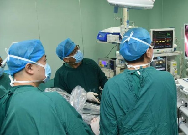 融期策略 胸腔镜下精准手术 成功救治连枷胸合并呼吸功能障碍患者
