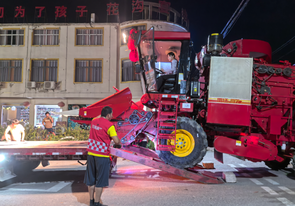 金岭速配 运满满一键叫车，娜娜开农机火遍全网：河南首站告捷